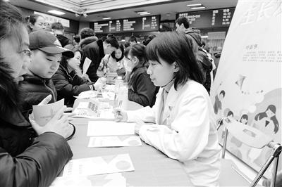 蘭州大學(xué)第一醫(yī)院舉行“新年！新高度！”兒童保健義診活動(dòng)