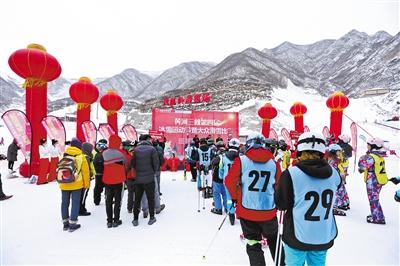 黃河三峽第四屆冰雪運(yùn)動節(jié)暨大眾滑雪比賽在抱龍山鳳凰嶺滑雪場舉辦