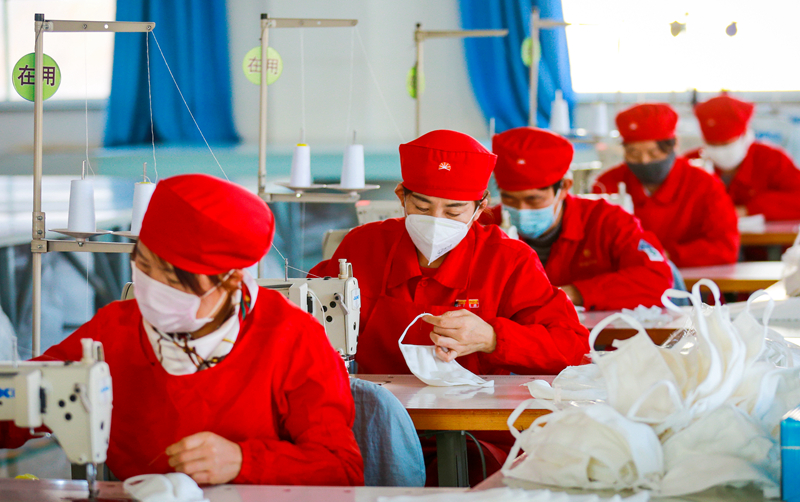 甘肅酒泉:疫情防控 企業(yè)作后援(組圖)