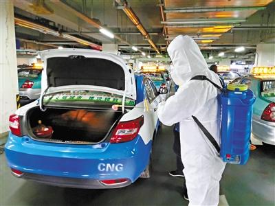 免費(fèi)接送一線抗“疫”人員 蘭州奔馬雷鋒車隊(duì)，你們真棒！