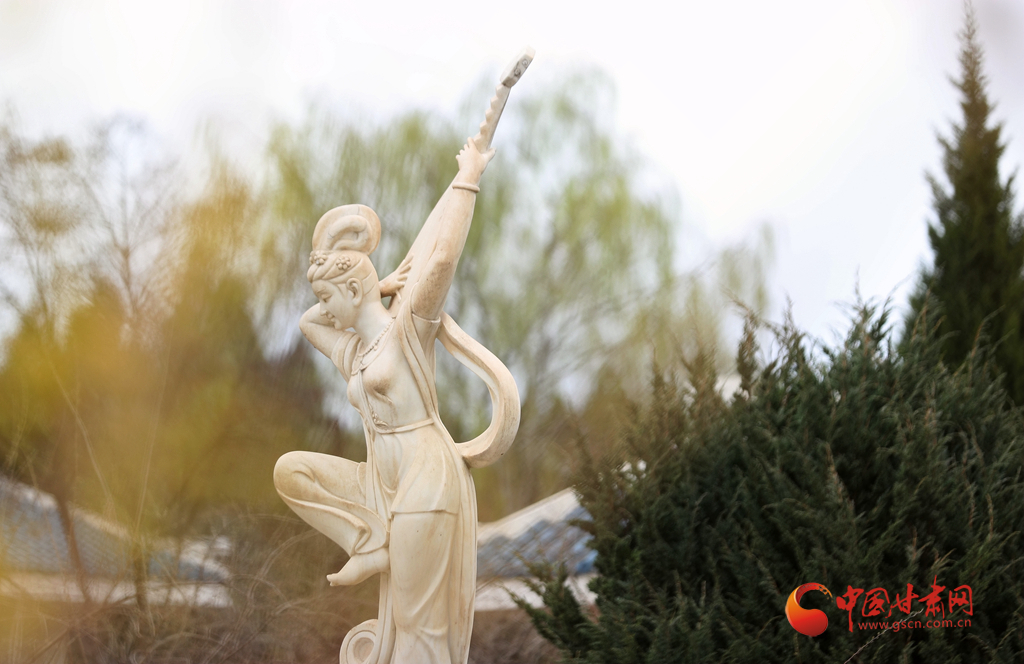 賞花季|蘭州植物園：滿園春色百花開(kāi) 猶抱琵琶等君來(lái)