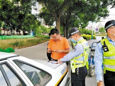 蘭州雁灘交警治理非機(jī)動(dòng)車(chē)違法出妙招“寫(xiě)保證書(shū)發(fā)朋友圈集贊”代替處罰