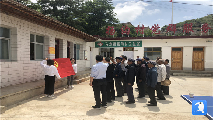 6月29日，天水市武山縣紀委監(jiān)委組織黨員干部在馬力鎮(zhèn)楊溝村重溫入黨誓詞。_副本.jpg
