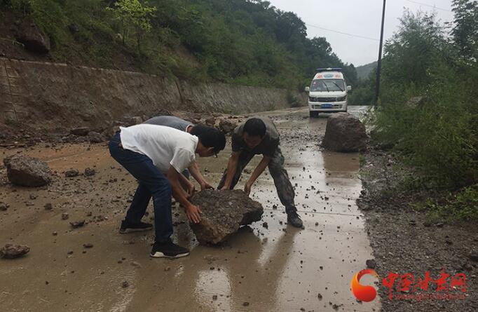 康縣長壩鎮(zhèn):鏟車、120合力“逆行”救援群眾