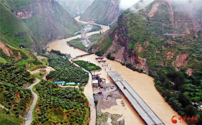甘肅3地遭遇持續(xù)強降雨 “藏青藍(lán)”奮戰(zhàn)一線防汛搶險（組圖）