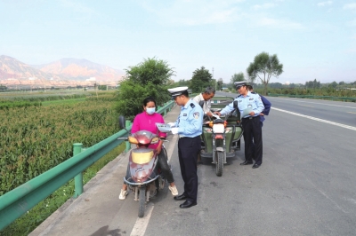 蘭州市開展農村秋收交通安全整治 查處農村地區(qū)“七類車”嚴重交通違法行為9246起
