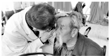 致敬時代楷?！瓣P(guān)愛八步沙林場大漠治沙人眼健康公益行動”啟動