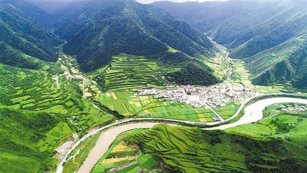 格桑花盛開的地方——甘南州實(shí)施“一十百千萬(wàn)”工程掠影