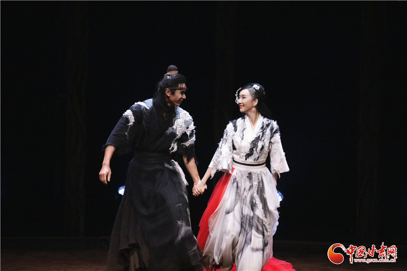 平?jīng)鍪写笮臀穆梦鑴 秵柕泪轻肌吩谔m首演