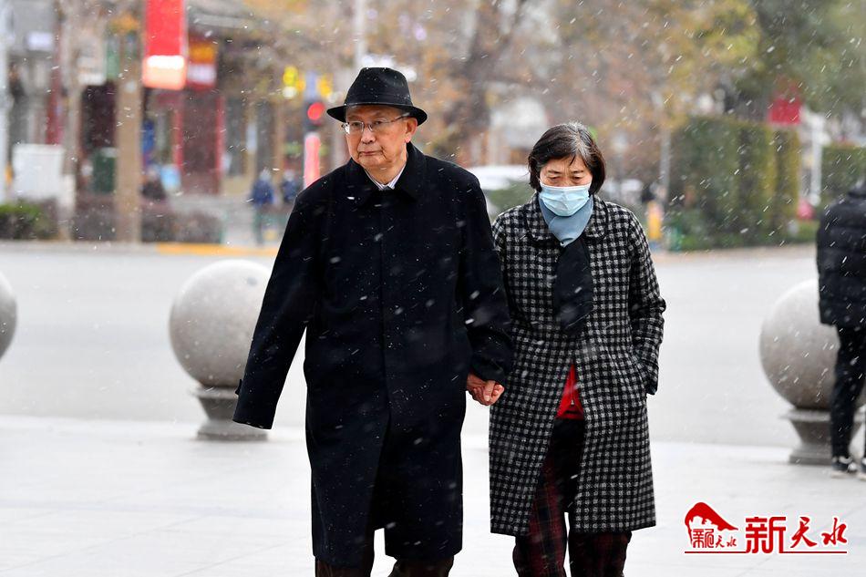 初雪來了！一起在天水街頭，共赴“白頭”！