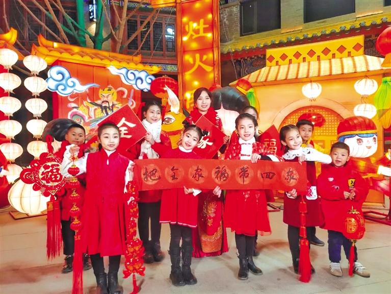 原創(chuàng)音樂電視《全家?！废蛱m州市人民拜年！