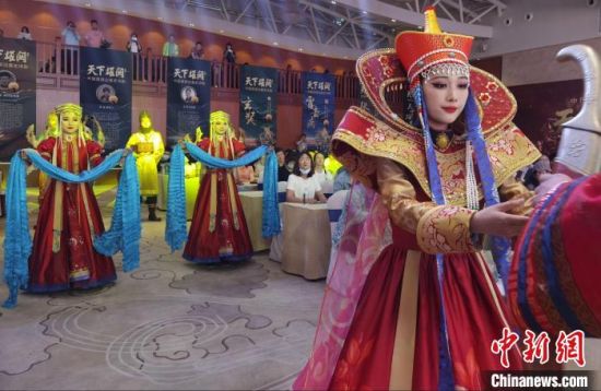 圖為中國首部邊塞史詩劇《天下雄關(guān)》首演發(fā)布會現(xiàn)場?！〈蘖?攝