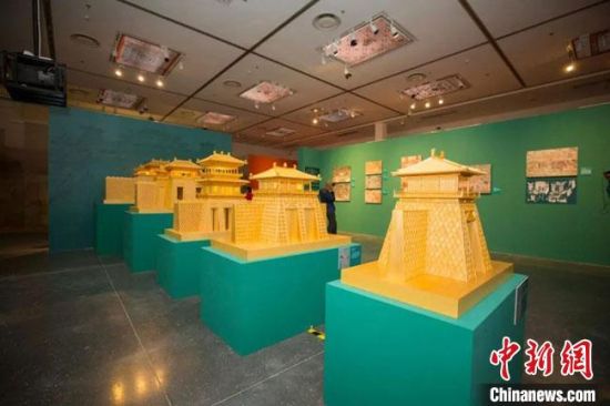 圖為呈現(xiàn)敦煌壁畫中的建筑和園林之美的復(fù)原模型。(資料圖) 敦煌研究院供圖