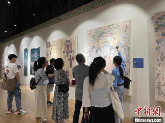 圖為展覽現(xiàn)場?！〗瓧顭?攝