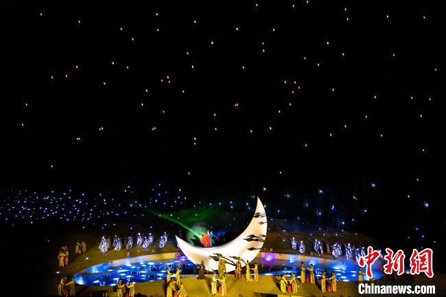 圖為大型沙漠實(shí)景演出《敦煌盛典》演出劇照。(資料圖) 敦煌市委宣傳部供圖