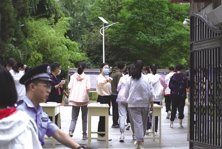 蘭州市中考首日平穩(wěn)進(jìn)行 新中考8項變化更注重學(xué)生的全面發(fā)展