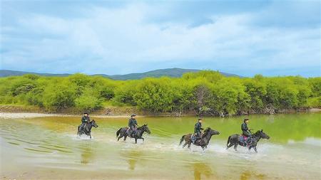 草原騎警，牧民心中的親人——記瑪曲縣公安局草原騎警大隊(duì)