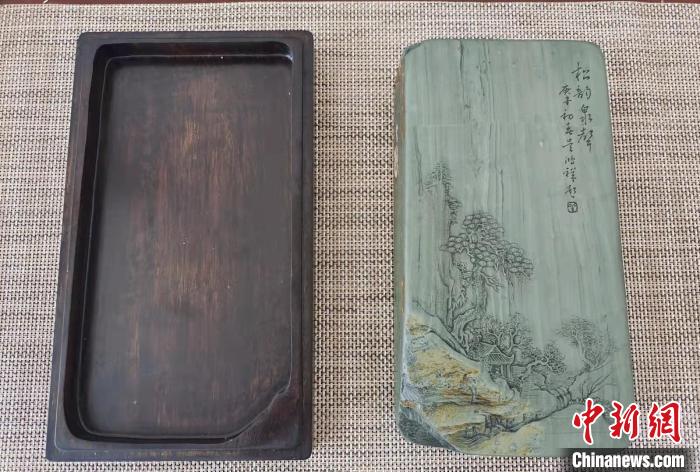 圖為盧保勝為提升洮硯文化內(nèi)涵，制作“一硯一銘、一盒一拓”成品展示。　張婧 攝