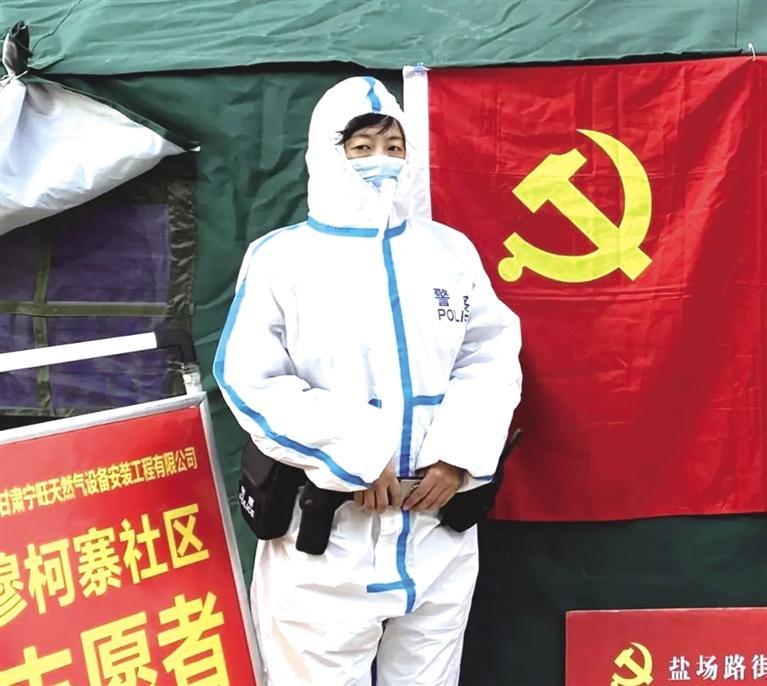 蘭州:雙警夫妻在戰(zhàn)“疫”一線并肩作戰(zhàn)