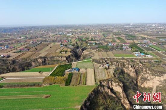 圖為位于甘肅省慶陽市西峰區(qū)境內(nèi)的南佐遺址地貌。(資料圖) 甘肅省文物局供圖