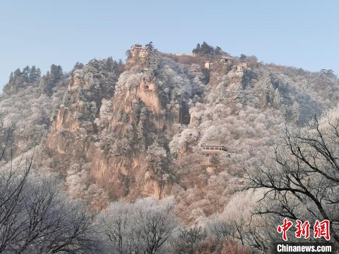 圖為崆峒山霧凇景色?！⌒煺袢A 攝