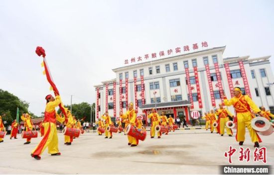 2021年6月30日，蘭州太平鼓教育保護(hù)實(shí)踐基地啟動(dòng)儀式在蘭州新區(qū)舉行。(資料圖) 高展 攝