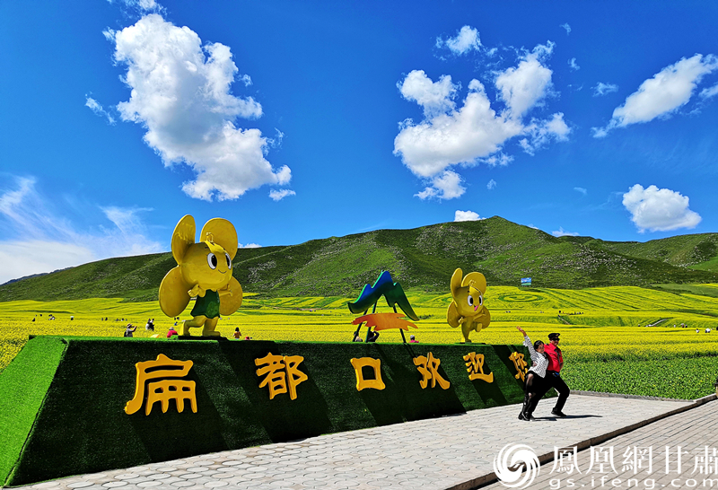 河西走廊張掖扁都口，古絲綢之路要道。王振武 攝