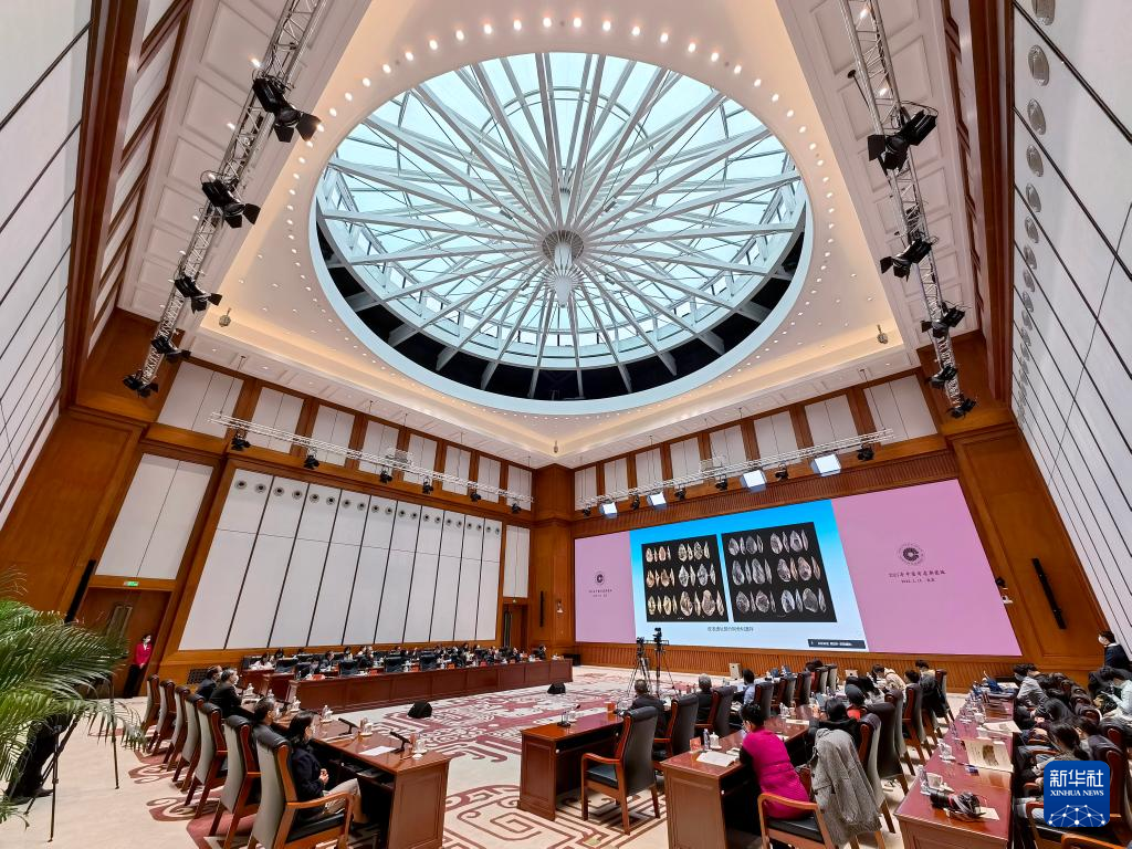 3月18日，“中國社會科學(xué)院考古學(xué)論壇·2021年中國考古新發(fā)現(xiàn)”進行入選項目報告環(huán)節(jié)（手機照片）。