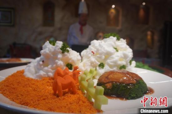 圖為敦煌菜代表菜肴展示?！【琶赖┰?攝