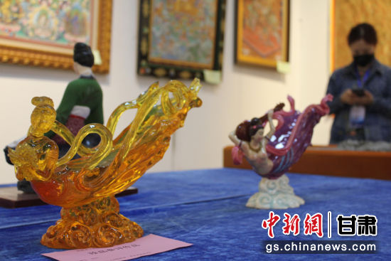 圖為敦煌飛天造型的作品。徐雪 攝