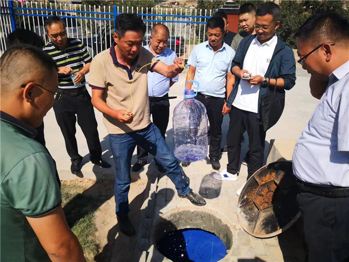 城關(guān)區(qū)作風(fēng)建設(shè)督察組赴青白石污水處理站，檢查污水采樣情況。.jpg