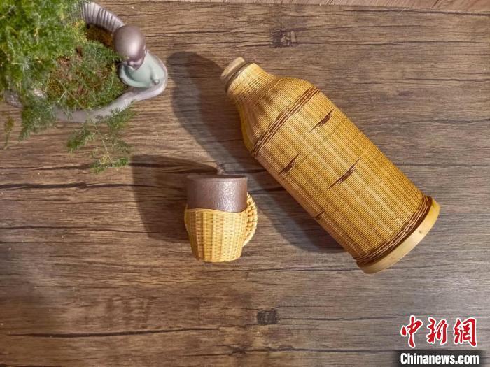 圖為竹編暖壺套。(資料圖) 甘肅省非遺保護(hù)中心供圖