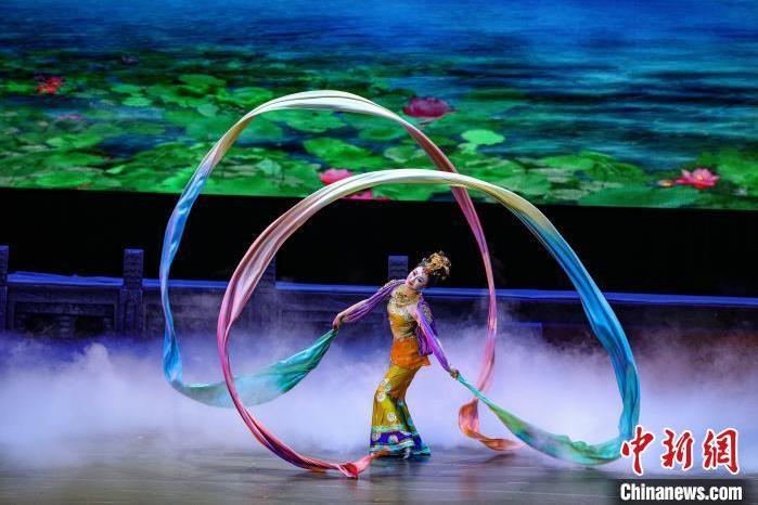 圖為經(jīng)典舞劇《絲路花雨》演出現(xiàn)場(chǎng)。(資料圖) 　甘肅演藝集團(tuán)供圖