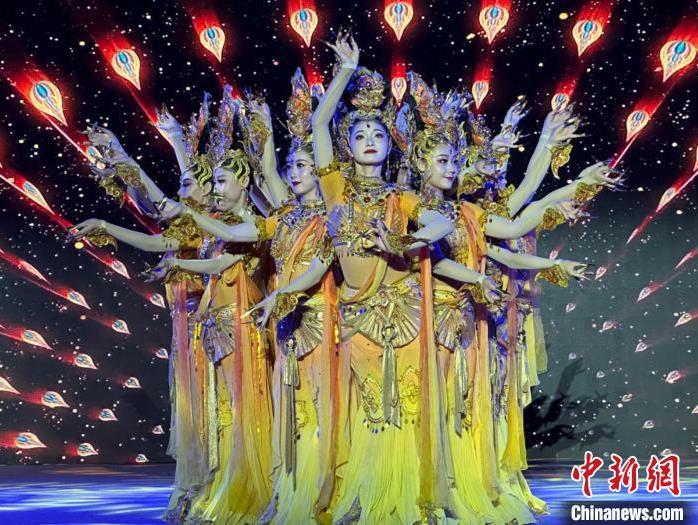 圖為甘肅演藝集團(tuán)歌舞劇院表演的舞蹈《金光千佛》。(資料圖)戴文昌 攝