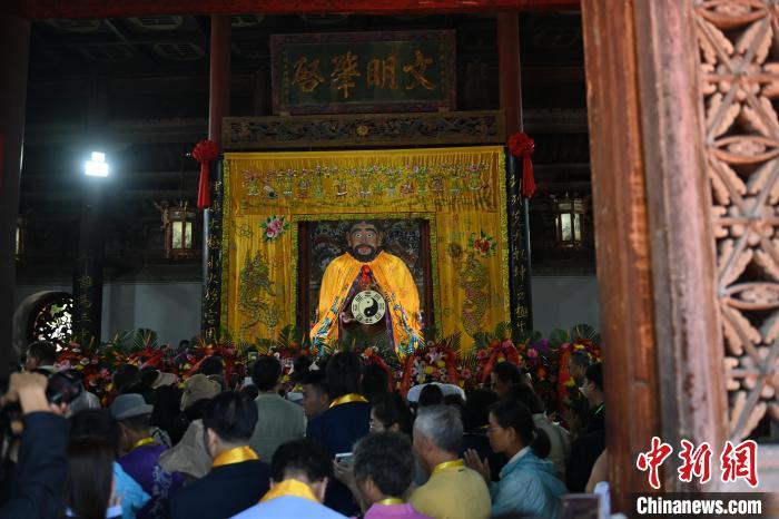 6月21日，2024(甲辰)年公祭中華人文始祖伏羲大典在甘肅天水舉行，來自海峽兩岸及港澳地區(qū)約500人現(xiàn)場共祭中華人文始祖伏羲。中新社記者 李亞龍 攝