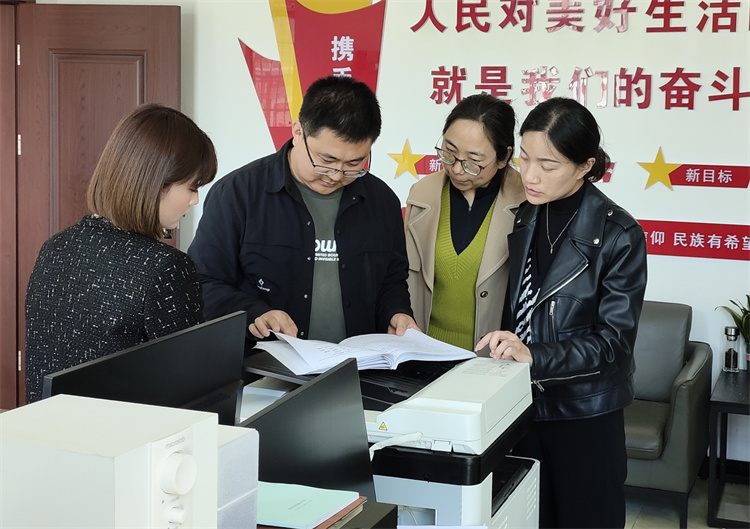 徽縣紀(jì)檢監(jiān)察系統(tǒng)組成3個(gè)片區(qū)協(xié)作交叉檢查組深入各鄉(xiāng)鎮(zhèn)督查惠民惠農(nóng)政策落實(shí)、村集體“三資”規(guī)范管理等工作.jpg