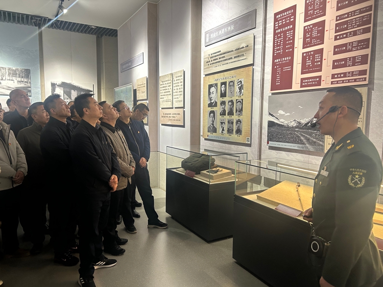 1763454044577280.jpg 酒鋼全體紀(jì)檢監(jiān)察干部赴中國(guó)工農(nóng)紅軍西路軍紀(jì)念館開(kāi)展紅色尋訪(fǎng)活動(dòng).jpg